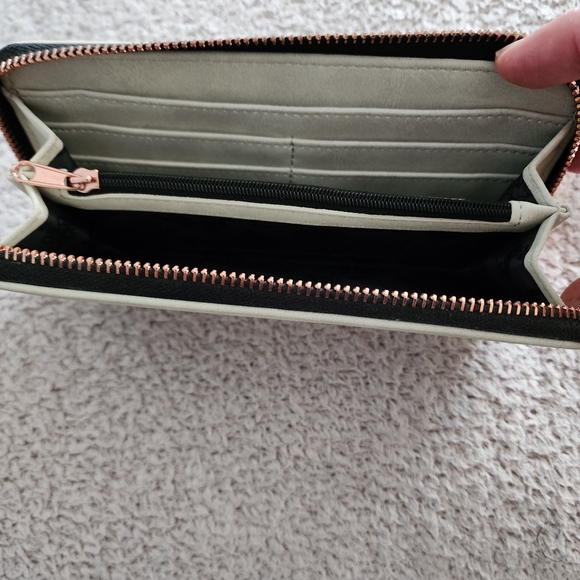 Games of Throne theme New half moon wallet. - Picture 9 of 9